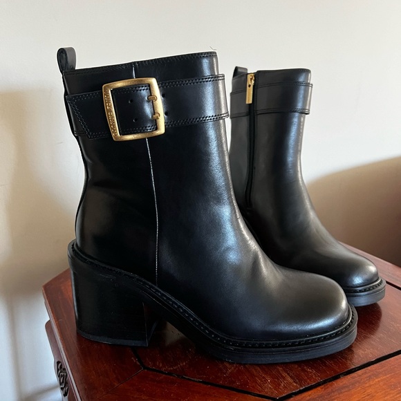 Vince Camuto, boots, never worn , in original box. Brand new - Picture 2 of 5